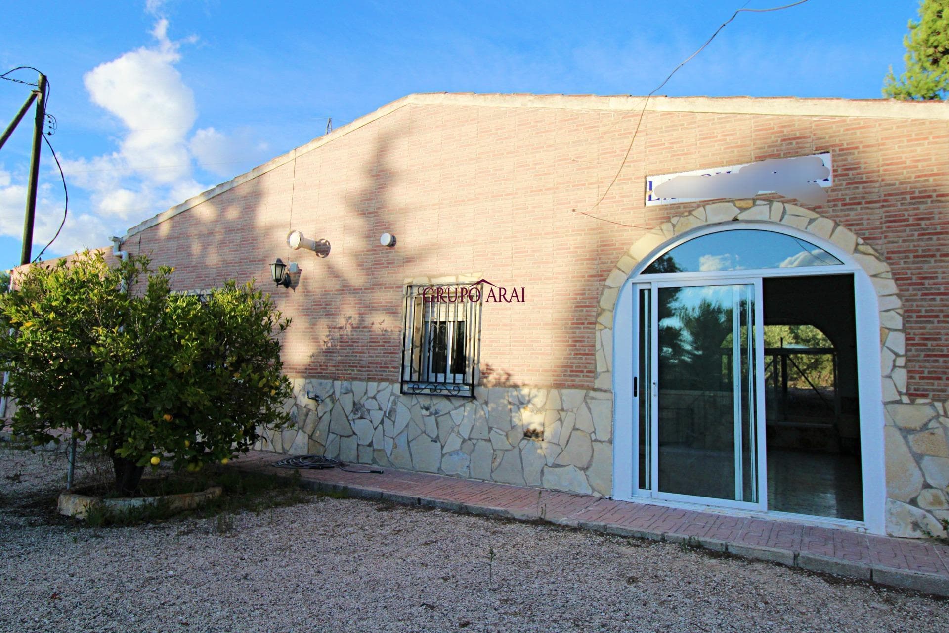 🏡 Encantadora casa de campo con piscina y terreno en Castalla