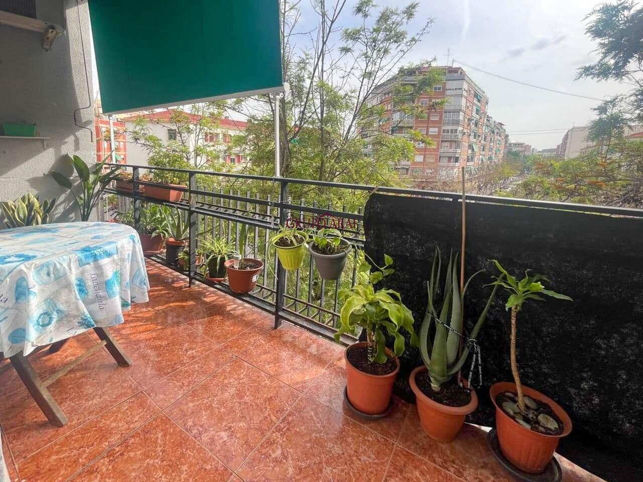 Luminoso piso con balcón y excelente distribución, ideal para vivir o invertir