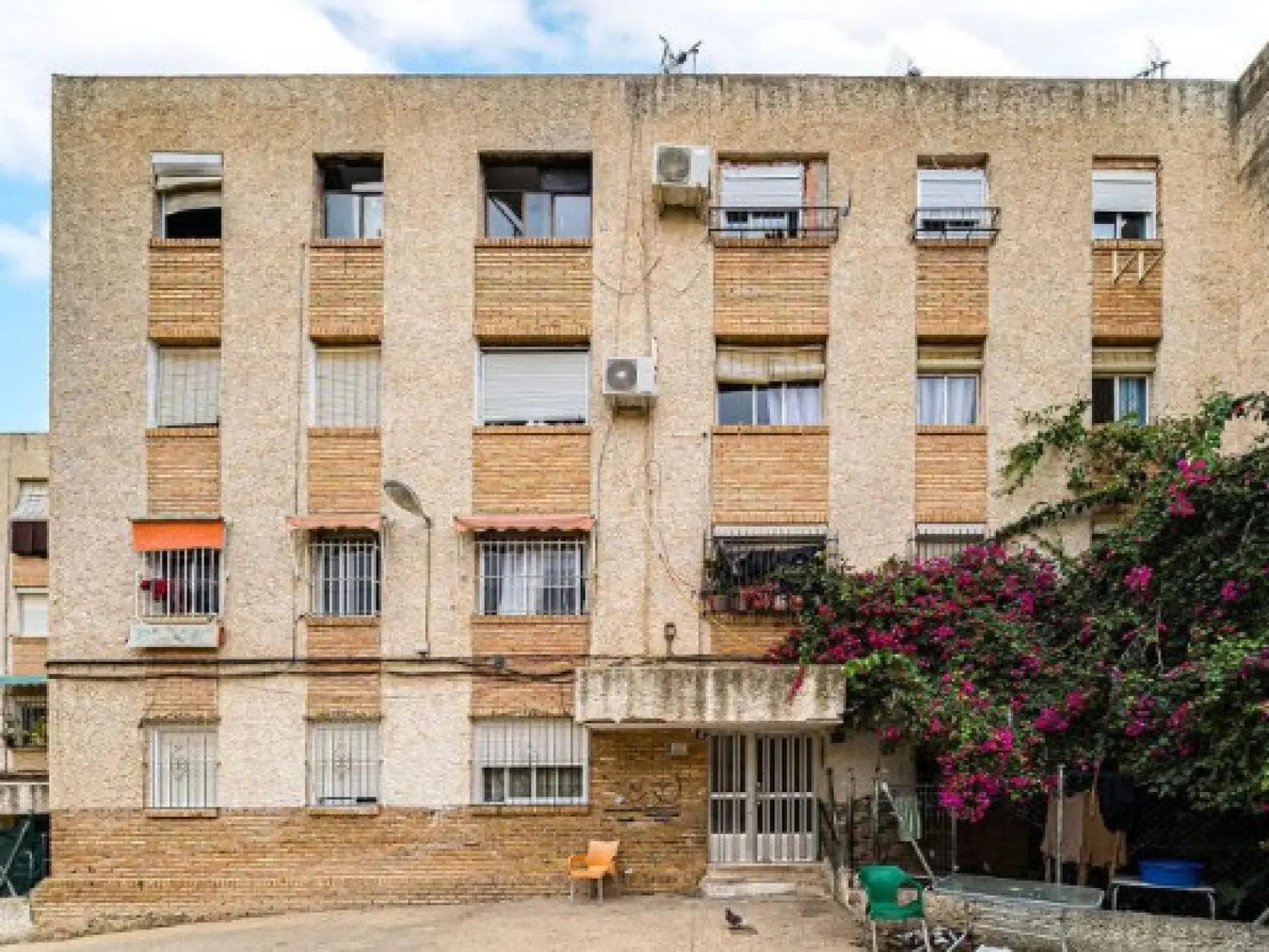 Piso ocupado de 76 m² con 3 dormitorios en Juan XXIII por 35.000€– Oportunidad para inversores.