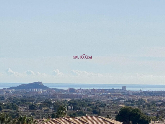 Parcela Llana de 800 m² con Agua y Luz en Entorno Exclusivo – Ideal para Construcción de Chalet