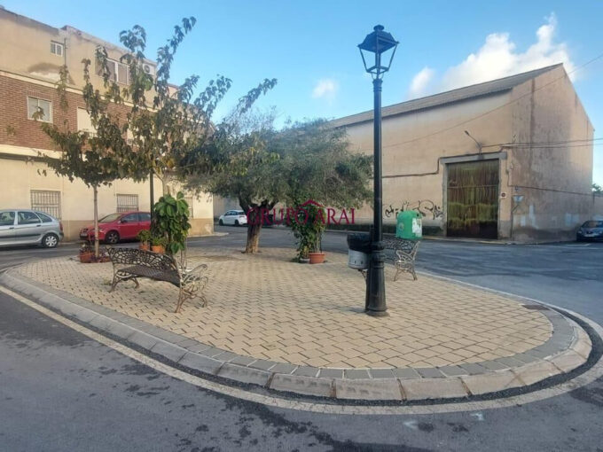 CASA DE DOS PLANTAS PARA REFORMAR, CON MUCHAS POSIBILIDADES